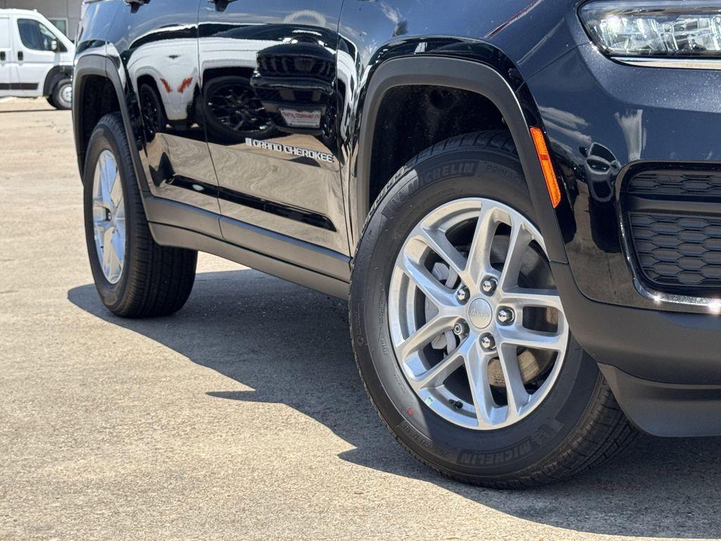new 2026 Jeep Grand Cherokee car, priced at $33,499
