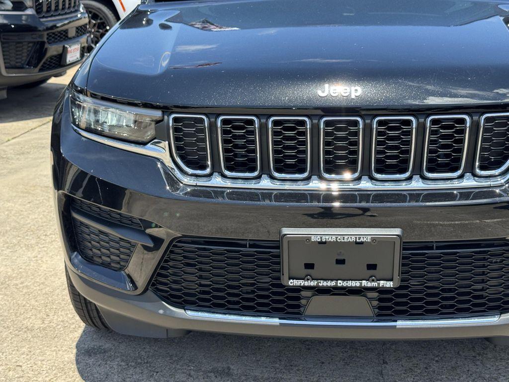 new 2026 Jeep Grand Cherokee car, priced at $33,499