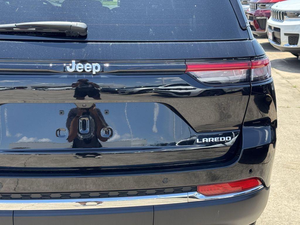 new 2026 Jeep Grand Cherokee car, priced at $33,499