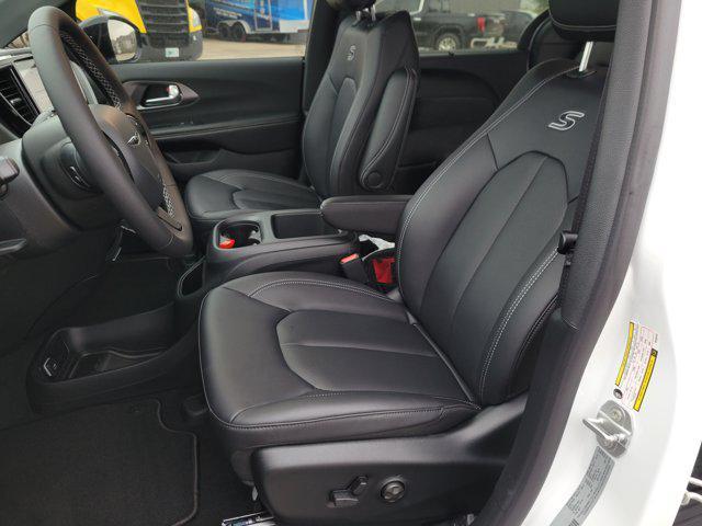 new 2026 Chrysler Pacifica car, priced at $35,723