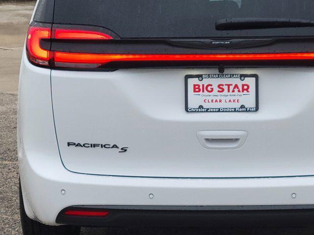 new 2026 Chrysler Pacifica car, priced at $35,723