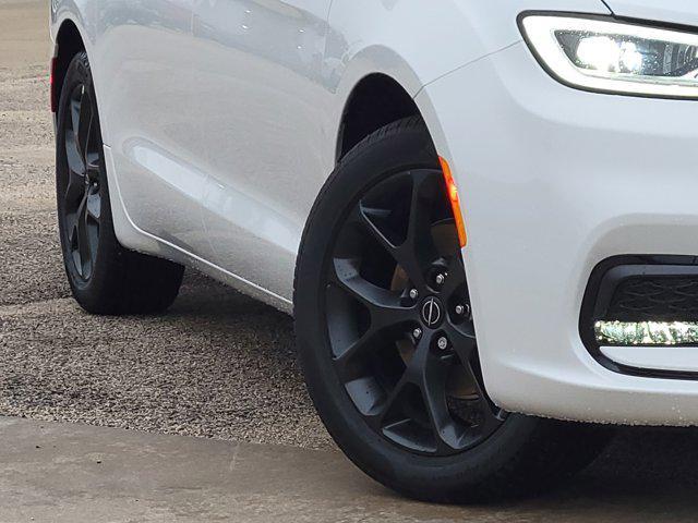 new 2026 Chrysler Pacifica car, priced at $35,723