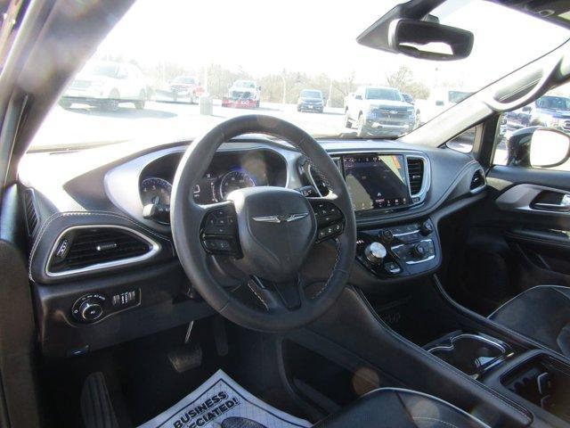 used 2025 Chrysler Pacifica car, priced at $36,711