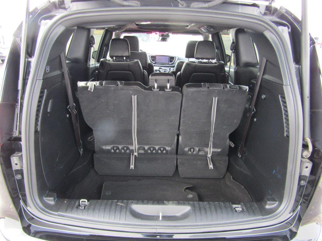 used 2025 Chrysler Pacifica car, priced at $36,570