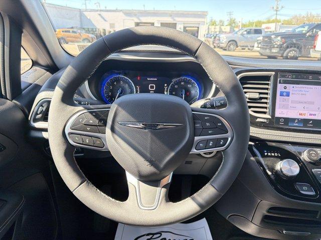 used 2025 Chrysler Pacifica car, priced at $31,170