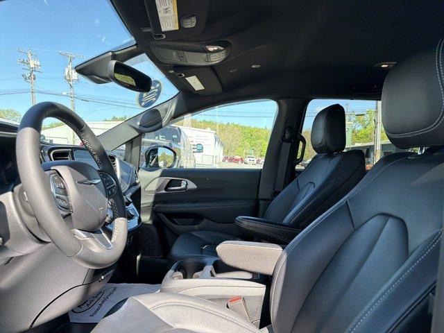 used 2025 Chrysler Pacifica car, priced at $31,170