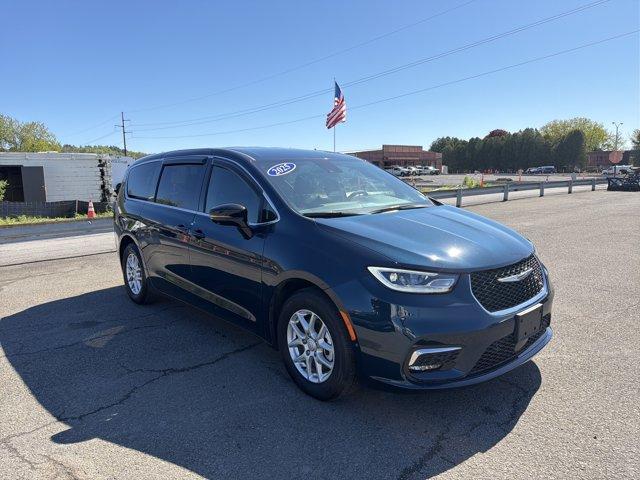 used 2025 Chrysler Pacifica car, priced at $31,170