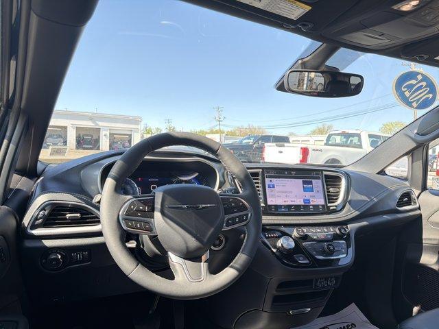 used 2025 Chrysler Pacifica car, priced at $31,170