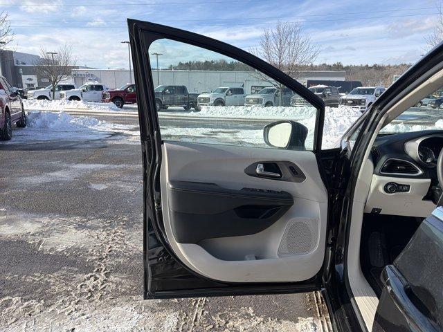 used 2023 Chrysler Pacifica car, priced at $24,995