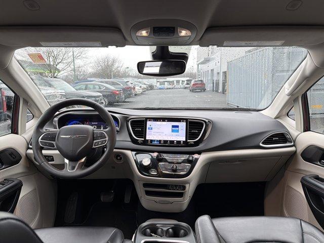 used 2023 Chrysler Pacifica car