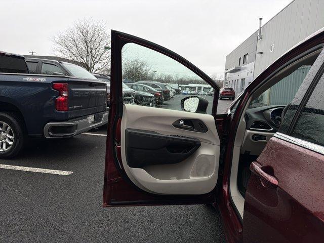 used 2023 Chrysler Pacifica car