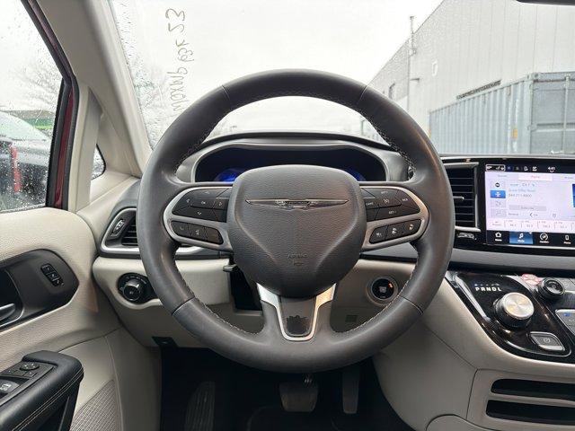 used 2023 Chrysler Pacifica car