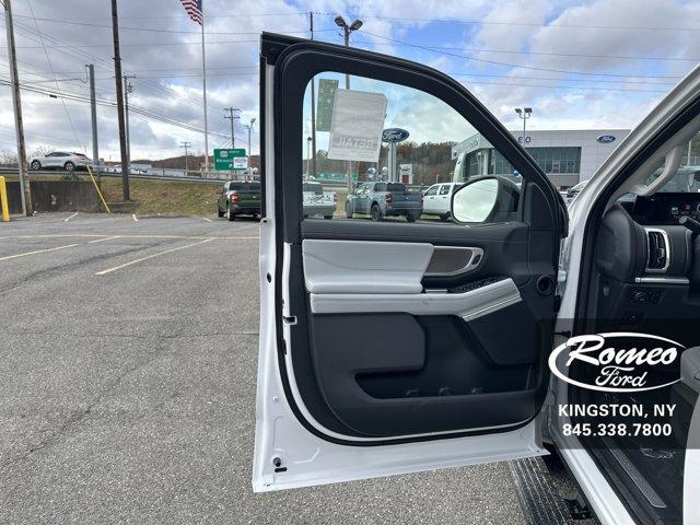 new 2025 Ford Expedition car, priced at $85,739