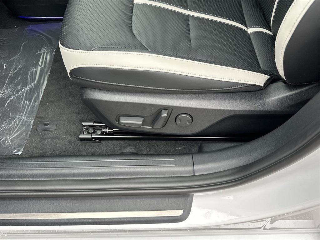 new 2025 Kia EV6 car, priced at $48,221