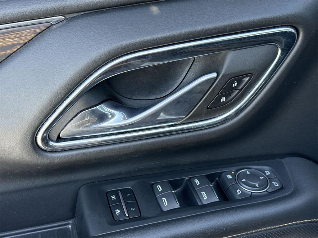 used 2023 Chevrolet Suburban car, priced at $41,977