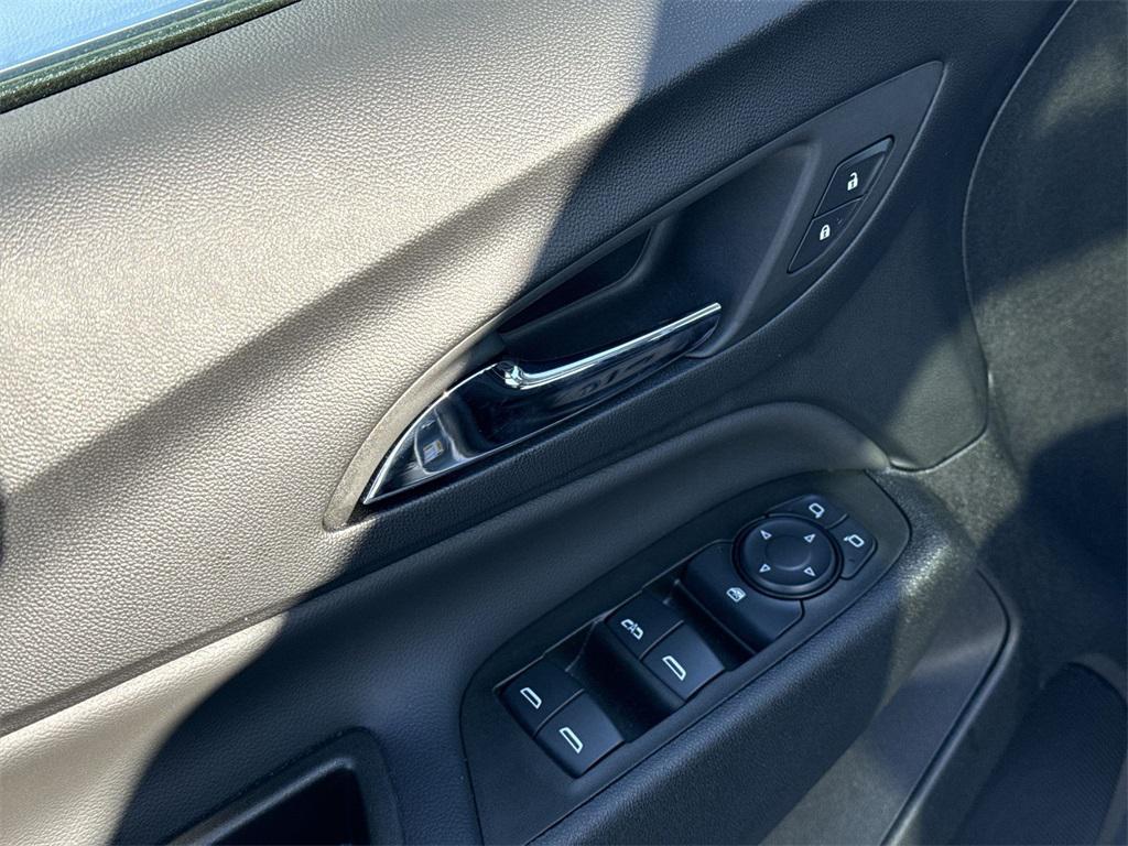 used 2024 Chevrolet Equinox car, priced at $21,432