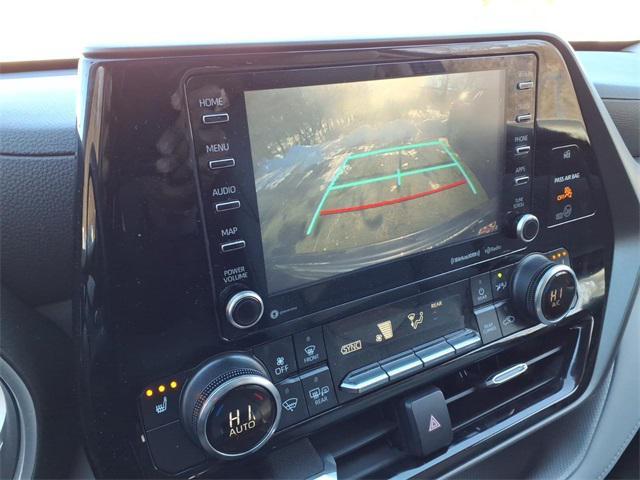 used 2022 Toyota Highlander car, priced at $32,354