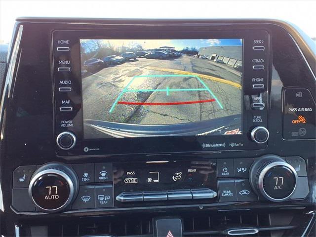 used 2022 Toyota Highlander car, priced at $32,394