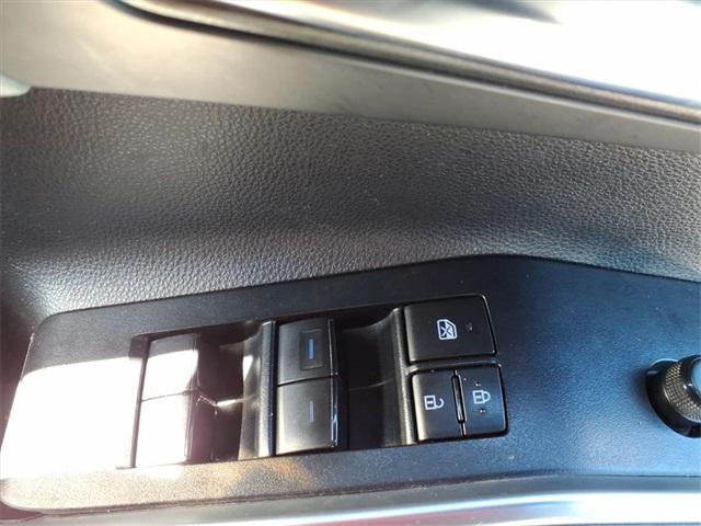 used 2022 Toyota Highlander car, priced at $32,394