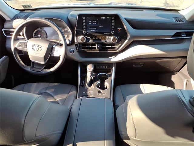 used 2022 Toyota Highlander car, priced at $32,394