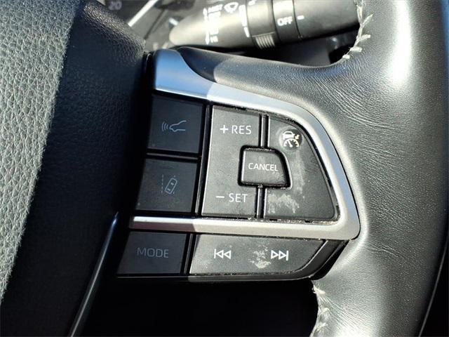 used 2022 Toyota Highlander car, priced at $32,394