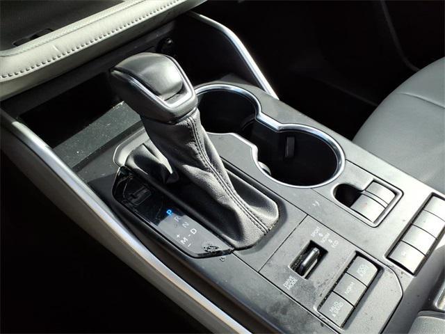 used 2022 Toyota Highlander car, priced at $30,857