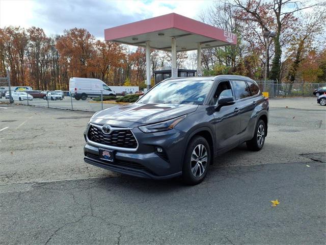 used 2022 Toyota Highlander car, priced at $30,857
