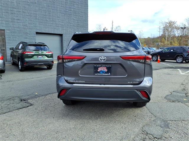 used 2022 Toyota Highlander car, priced at $30,857