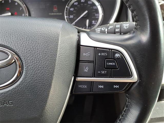 used 2022 Toyota Highlander car, priced at $30,857