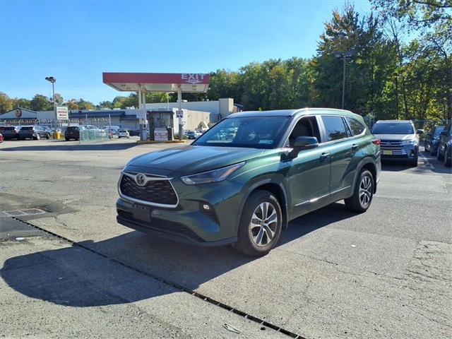 used 2023 Toyota Highlander car, priced at $32,809