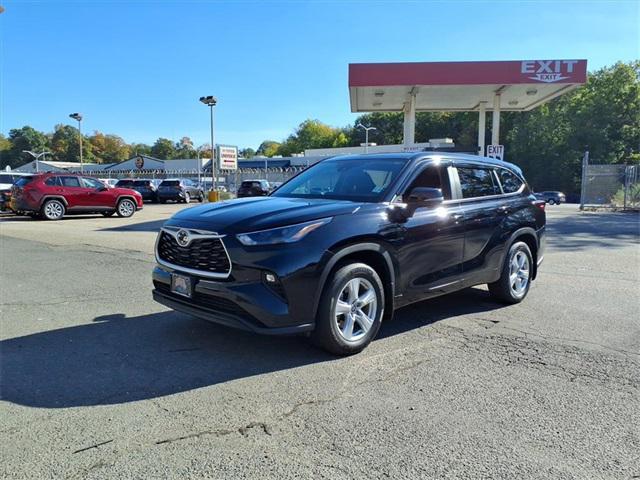 used 2024 Toyota Highlander car, priced at $38,289