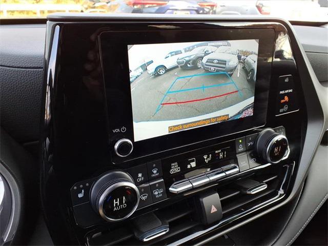 used 2024 Toyota Highlander car, priced at $42,626