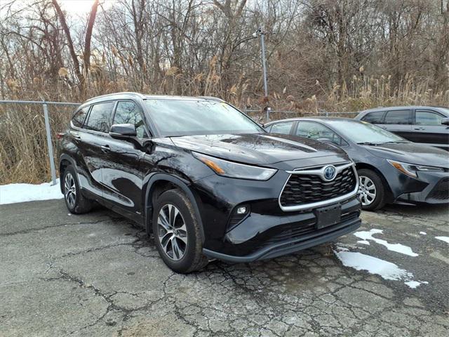 used 2022 Toyota Highlander Hybrid car, priced at $34,735