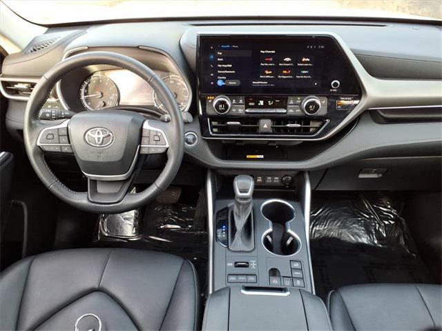 used 2023 Toyota Highlander car, priced at $35,965