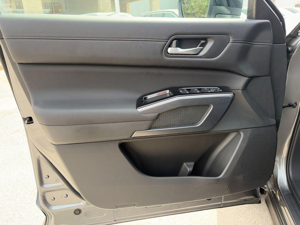 new 2026 Nissan Pathfinder car, priced at $40,581