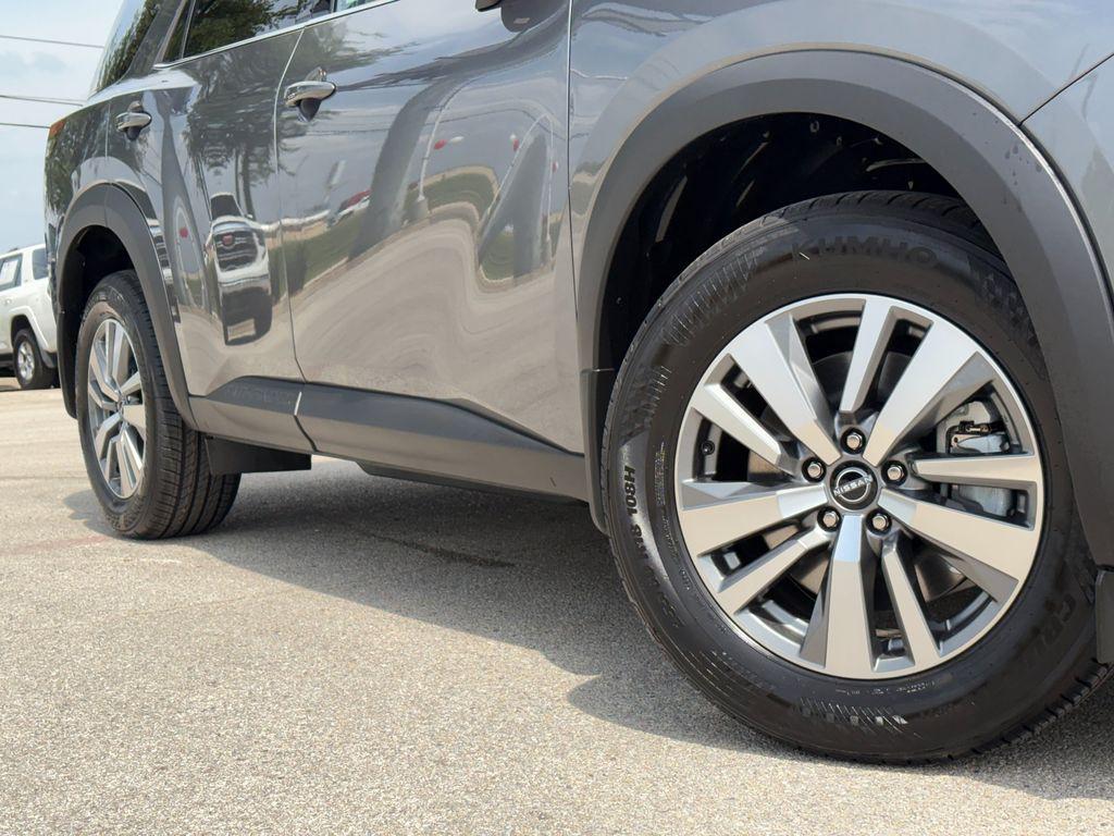 new 2026 Nissan Pathfinder car, priced at $40,581