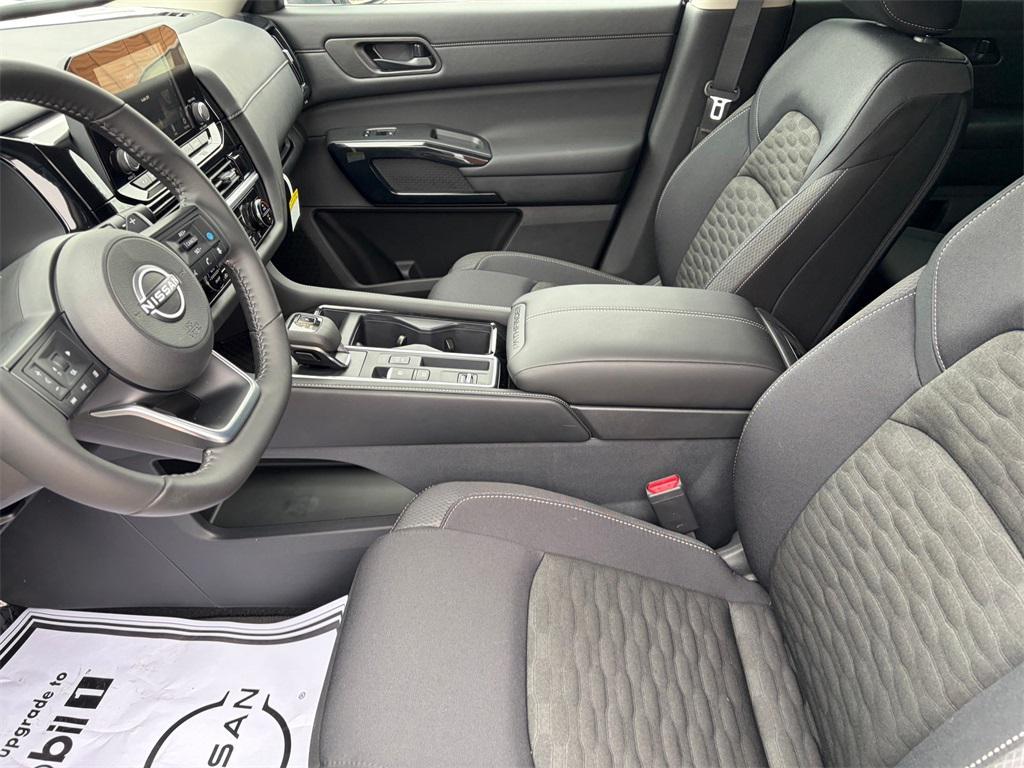 new 2025 Nissan Pathfinder car, priced at $35,783
