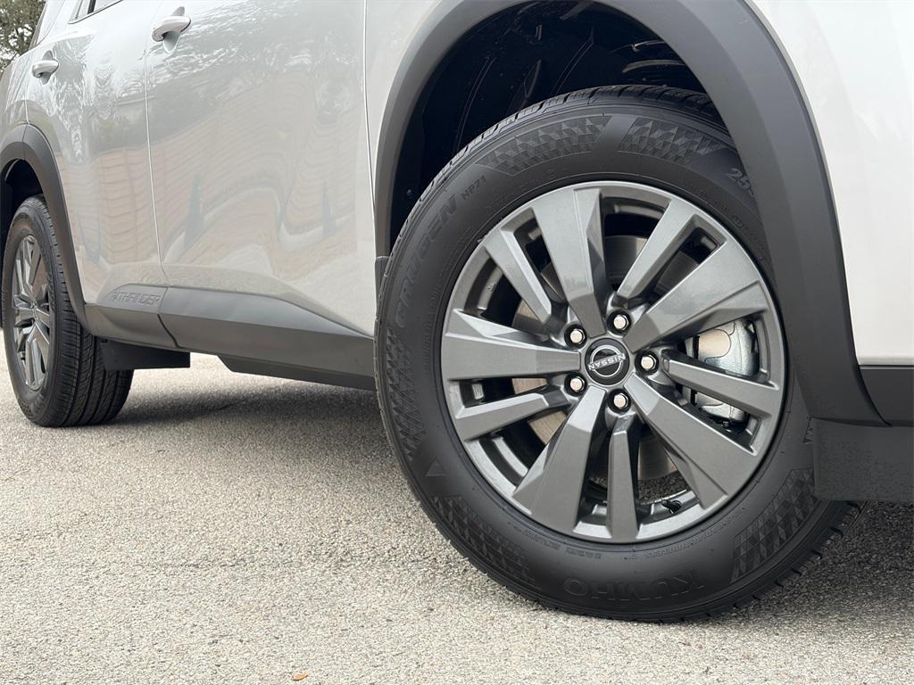 new 2025 Nissan Pathfinder car, priced at $35,783