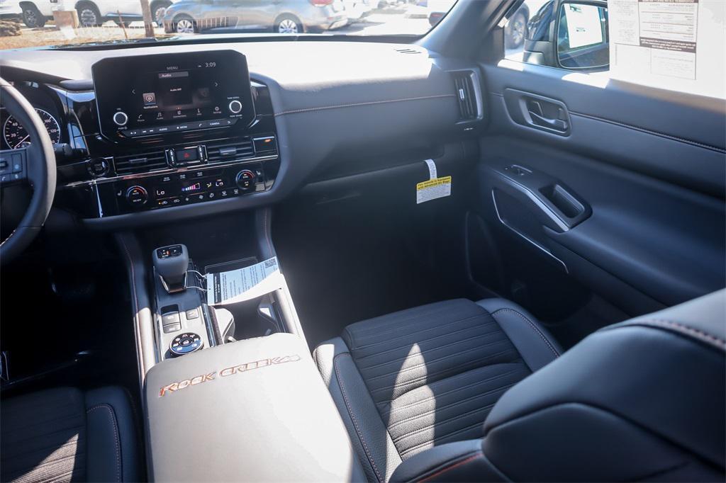 new 2025 Nissan Pathfinder car, priced at $39,326