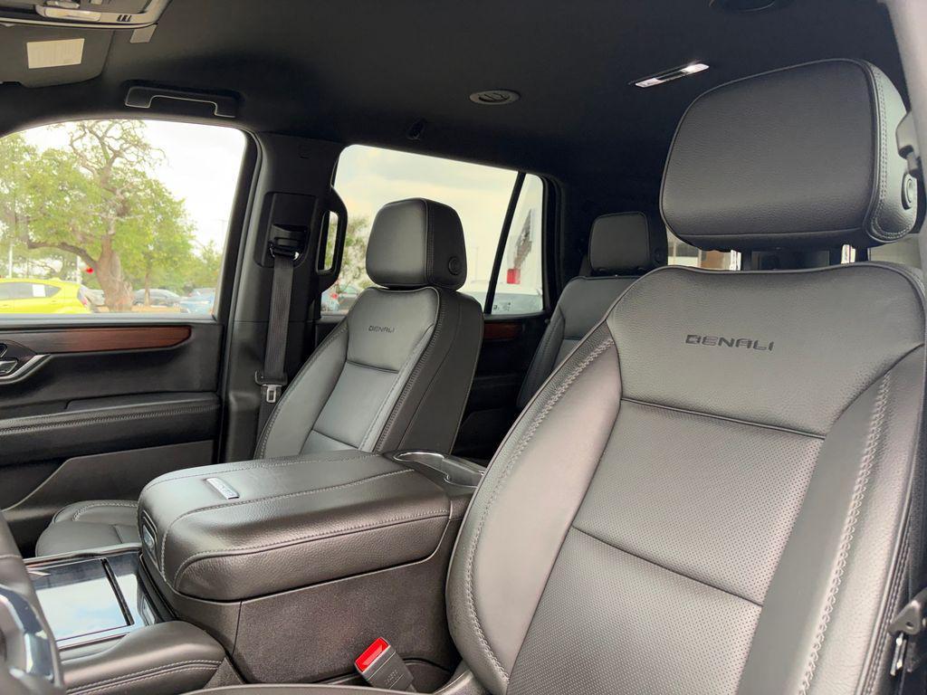 used 2025 GMC Yukon car, priced at $72,000