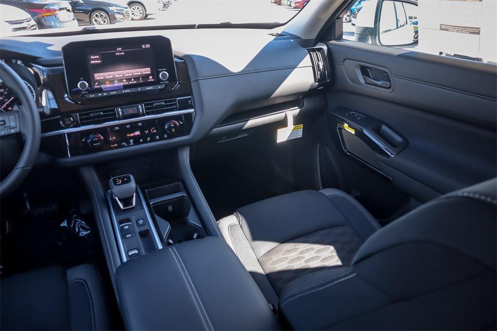new 2025 Nissan Pathfinder car, priced at $36,130