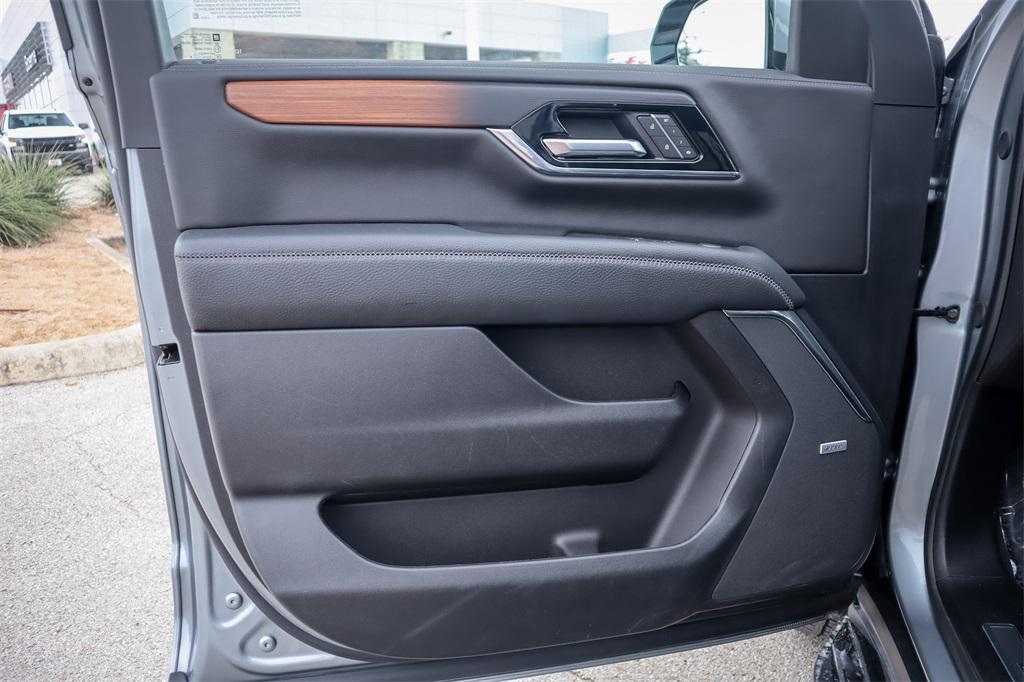 used 2025 GMC Yukon XL car, priced at $71,975