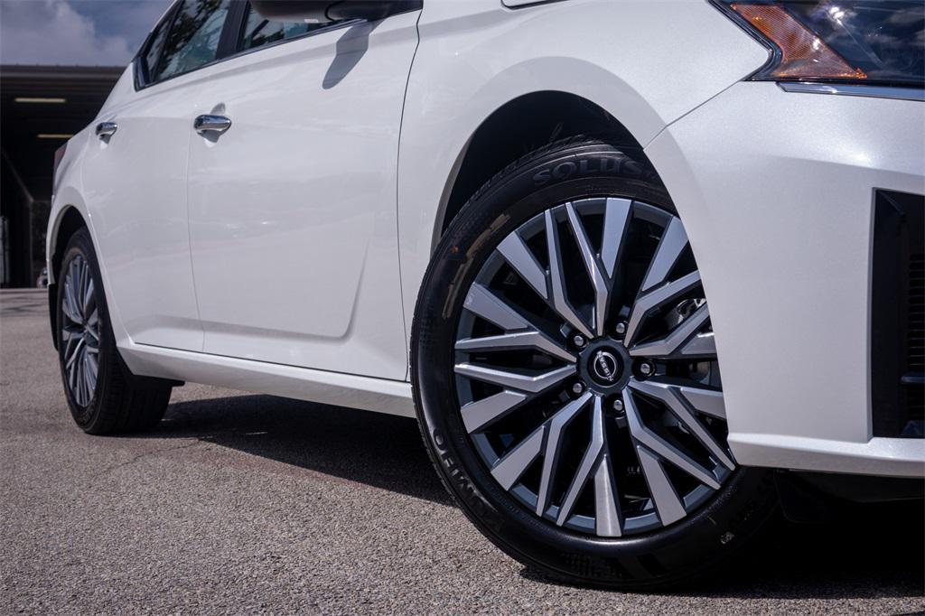 new 2025 Nissan Altima car, priced at $26,946