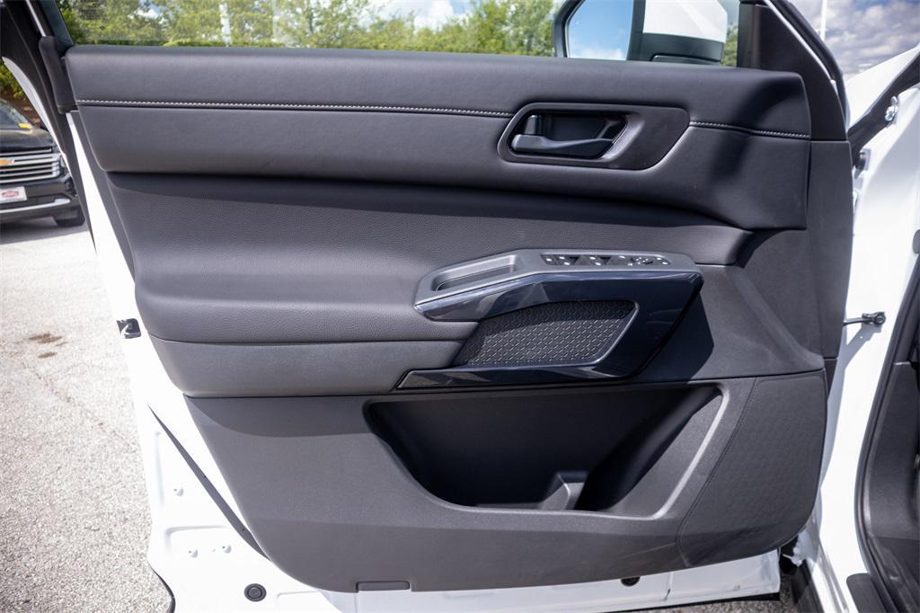 new 2025 Nissan Pathfinder car, priced at $35,675
