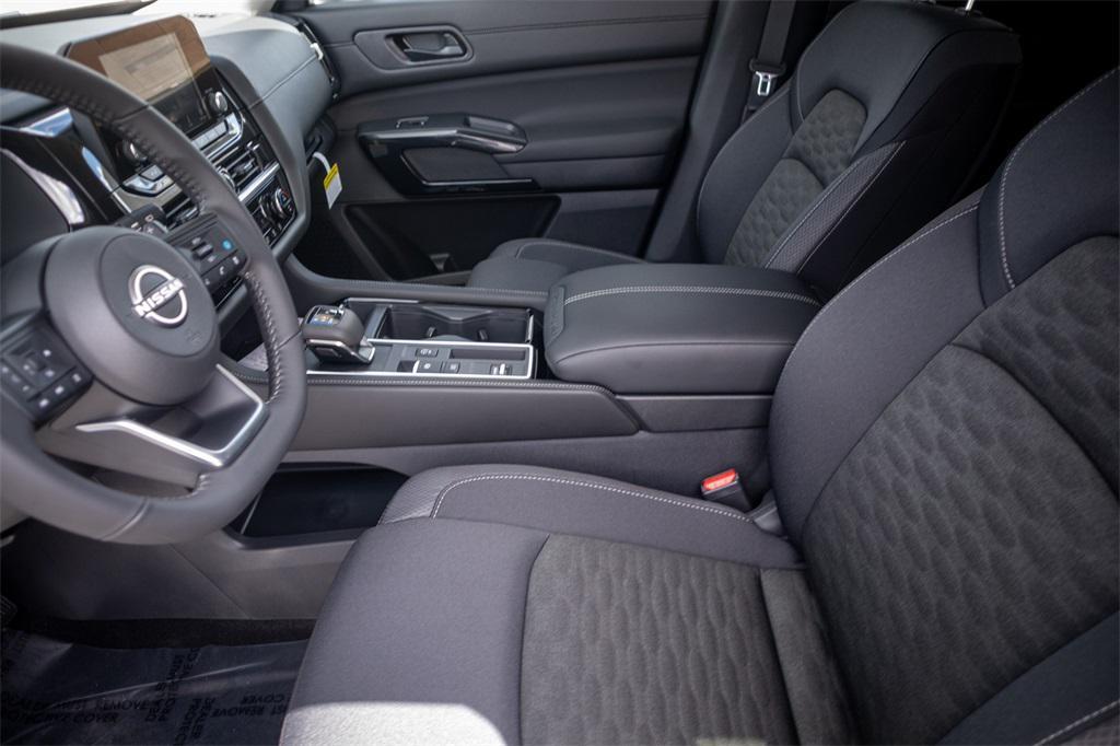 new 2025 Nissan Pathfinder car, priced at $35,675