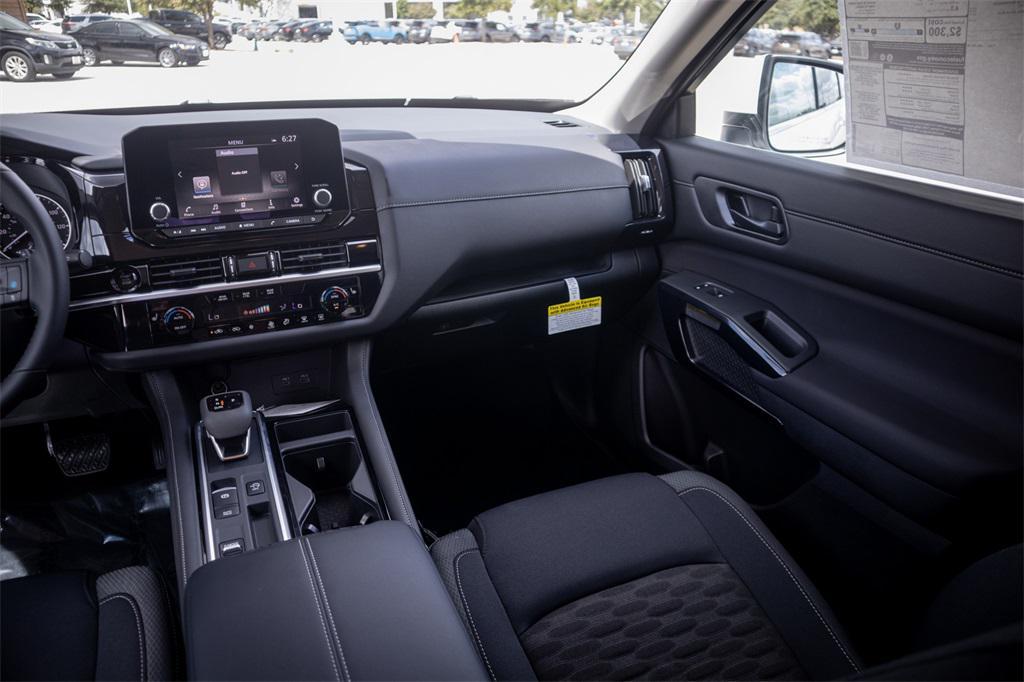 new 2025 Nissan Pathfinder car, priced at $35,675