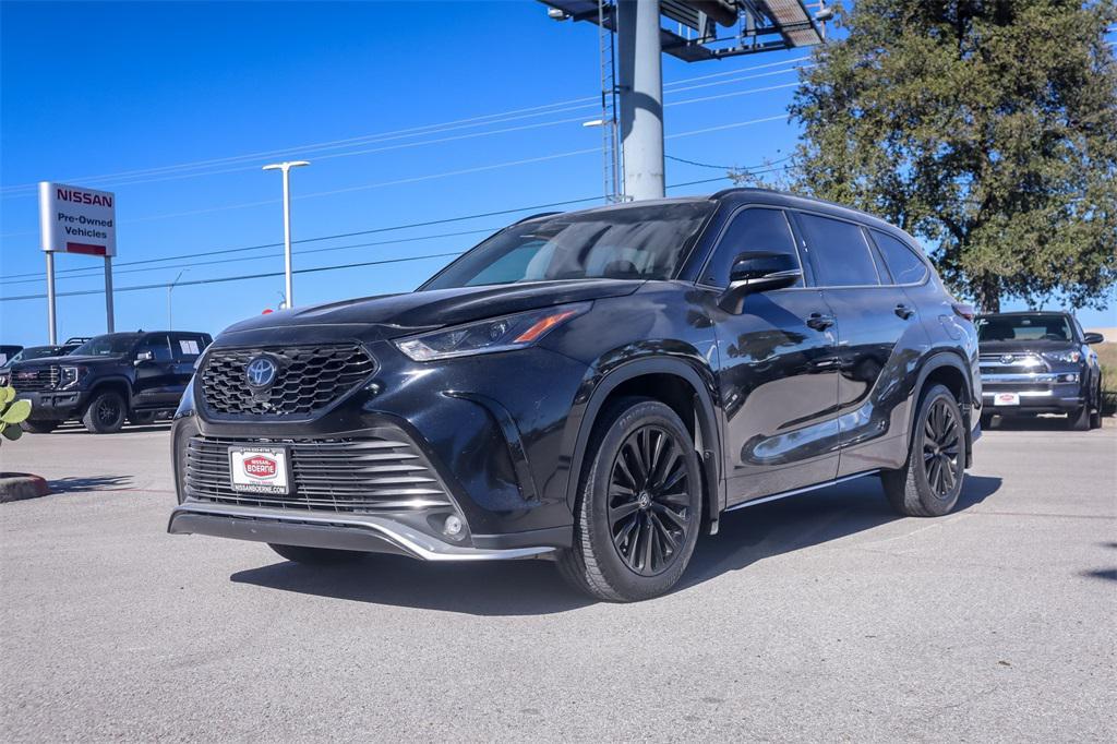 used 2024 Toyota Highlander car, priced at $39,999