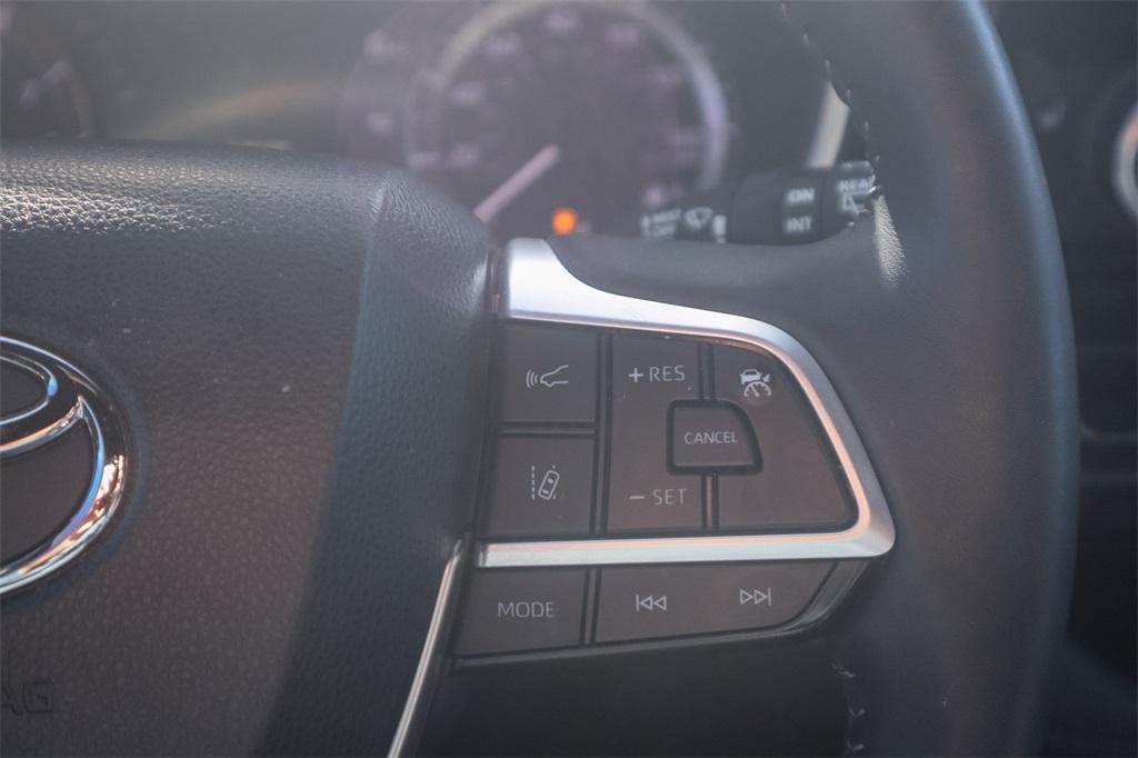 used 2024 Toyota Highlander car, priced at $39,999