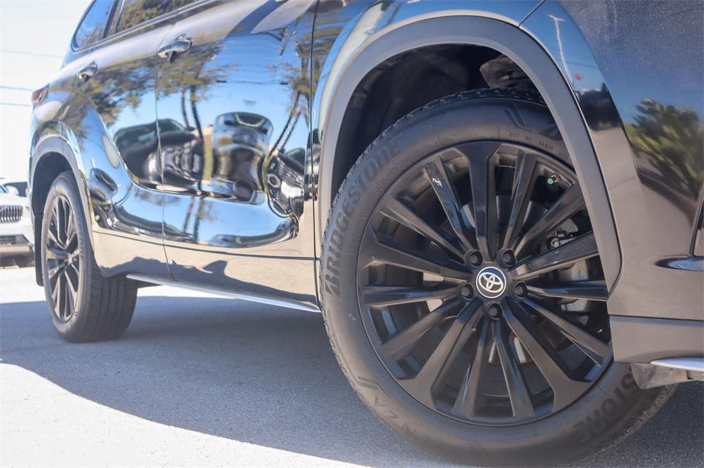 used 2024 Toyota Highlander car, priced at $39,999