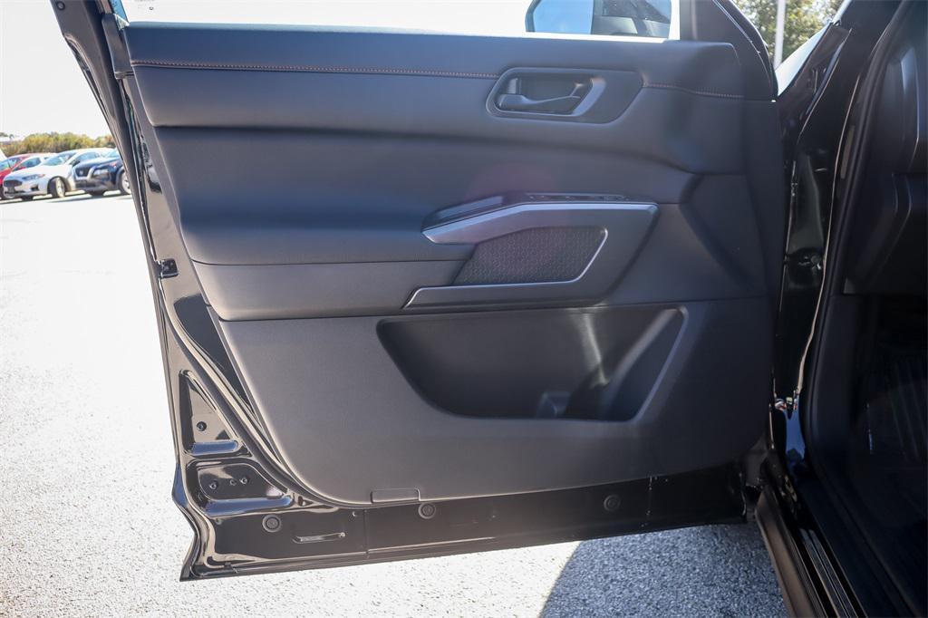 new 2025 Nissan Pathfinder car, priced at $39,326